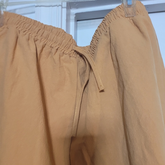 Women shorts - Picture 2 of 4